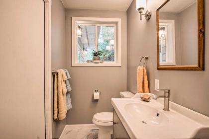 Gold Beach Hillside Abode 2 Miles to Coast! - image 13