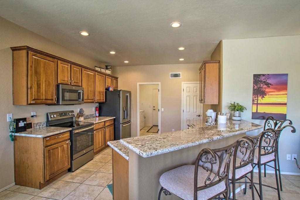 Gold Canyon Golfers Getaway with Pool and Views! - image 7