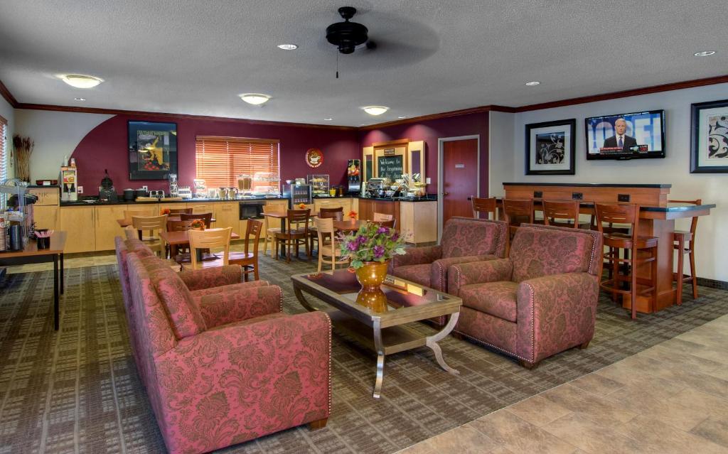 Baymont by Wyndham Golden/Red Rocks - image 3