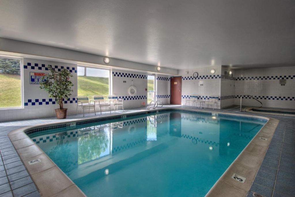 Baymont by Wyndham Golden/Red Rocks - image 5