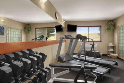 Baymont by Wyndham Golden/Red Rocks - image 9