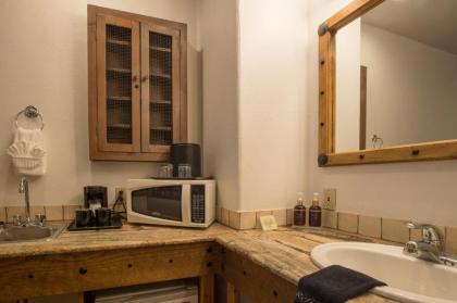Table Mountain Inn - image 11