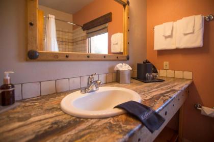 Table Mountain Inn - image 5