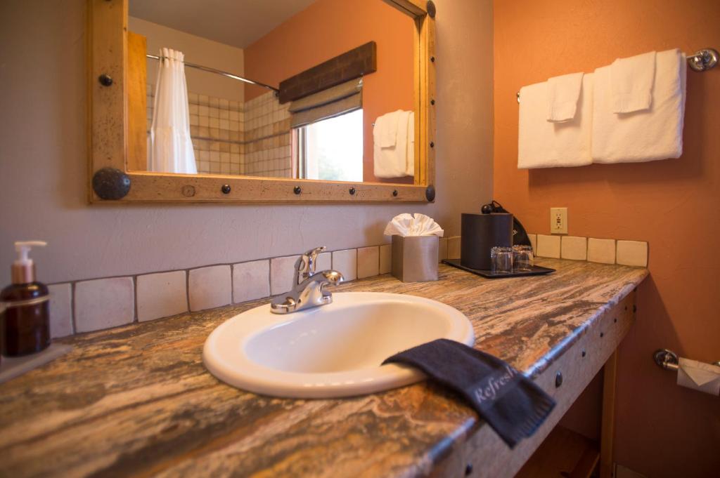 Table Mountain Inn - image 5
