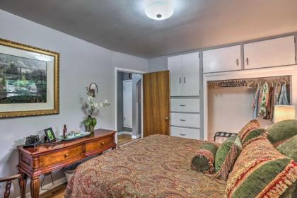Relaxing Golden Getaway Less Than 1 Mi to Downtown! - image 13