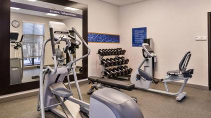 Hampton Inn Gonzales - image 15