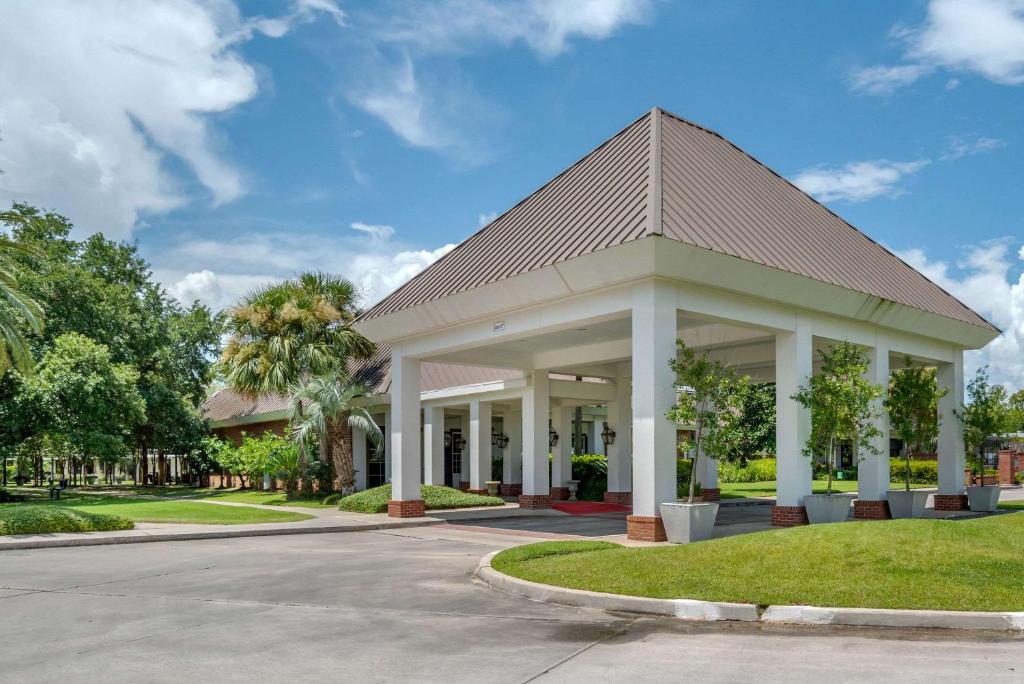 Clarion Inn Conference Center Gonzales - main image