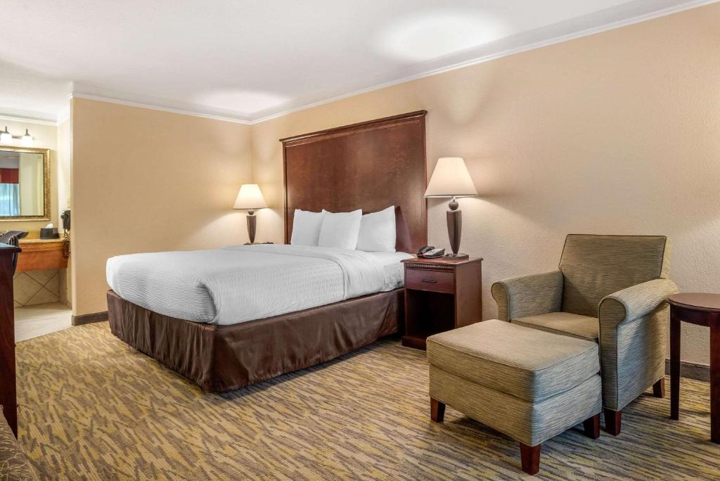 Clarion Inn Conference Center Gonzales - image 5