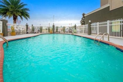 La Quinta by Wyndham Gonzales LA - image 11