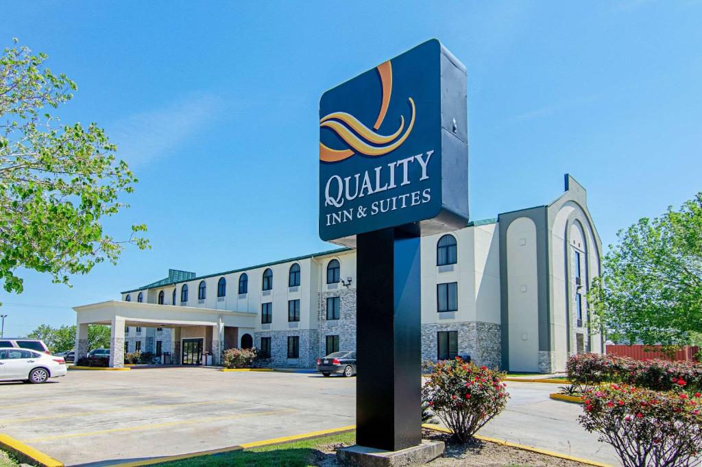 Quality Inn & Suites Near Tanger Outlet Mall - main image