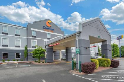 Comfort Suites At Rivergate mall