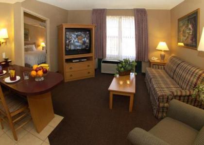 Hampton Inn & Suites Phoenix-Goodyear - image 2