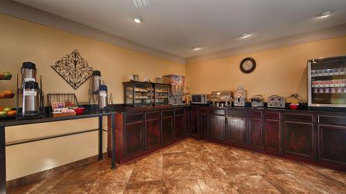 Best Western Phoenix Goodyear Inn - image 3
