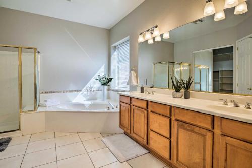 Luxe House 5 Mi to Goodyear Mins to Golf and Hike! - image 5