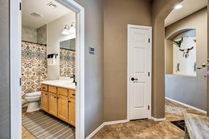 Getaway with Outdoor Oasis 6Mi to Goodyear Ballpark! - image 7