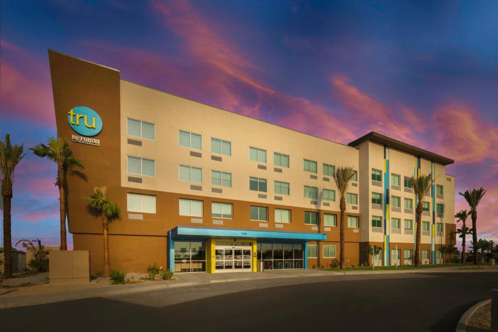 Tru By Hilton Goodyear Phoenix West Az - main image