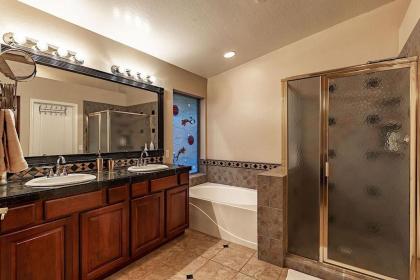 Estrella Grand 4BR by Casago - image 6