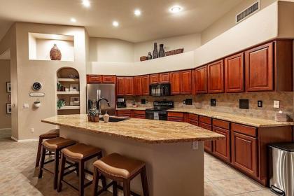 Estrella Grand 4BR by Casago - image 7