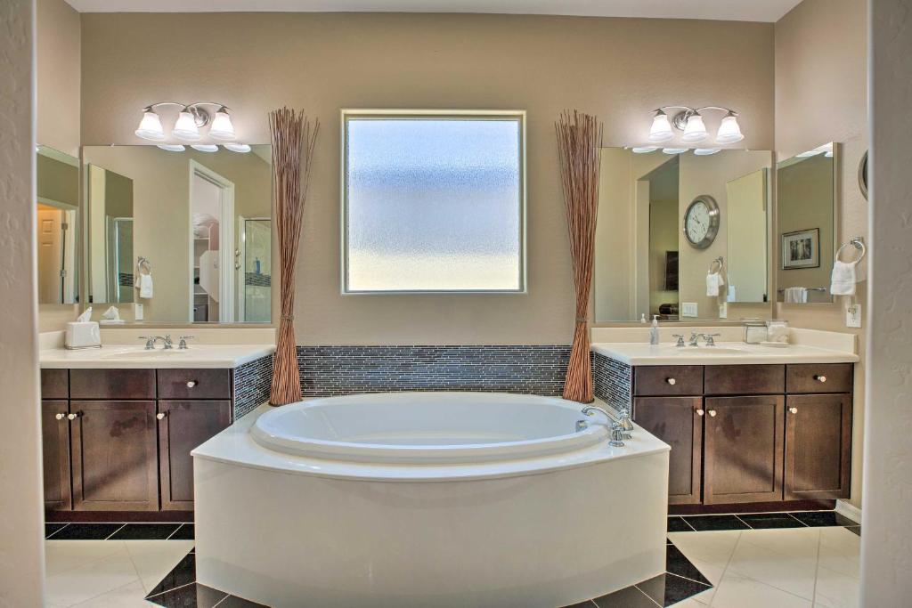 Azure Home Getaway with Outdoor Oasis and Spa! - image 6