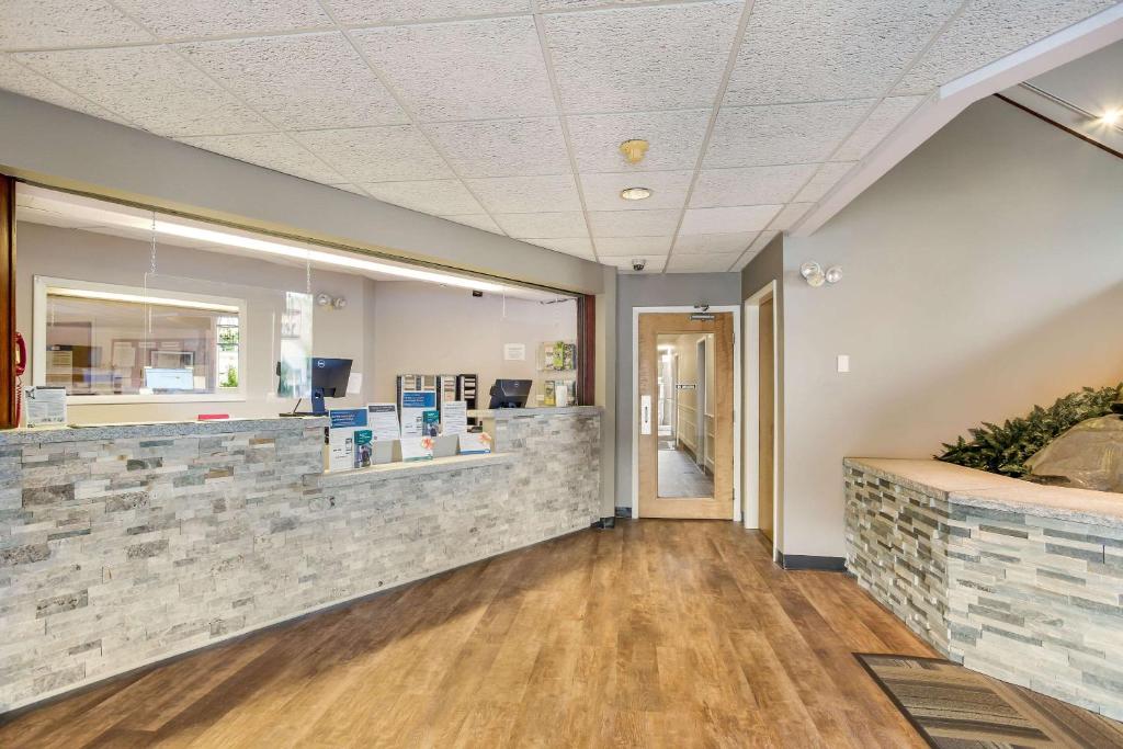Quality Inn & Suites - image 2