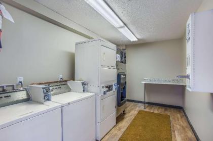 Rodeway Inn - image 10