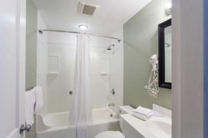 Rodeway Inn - image 5