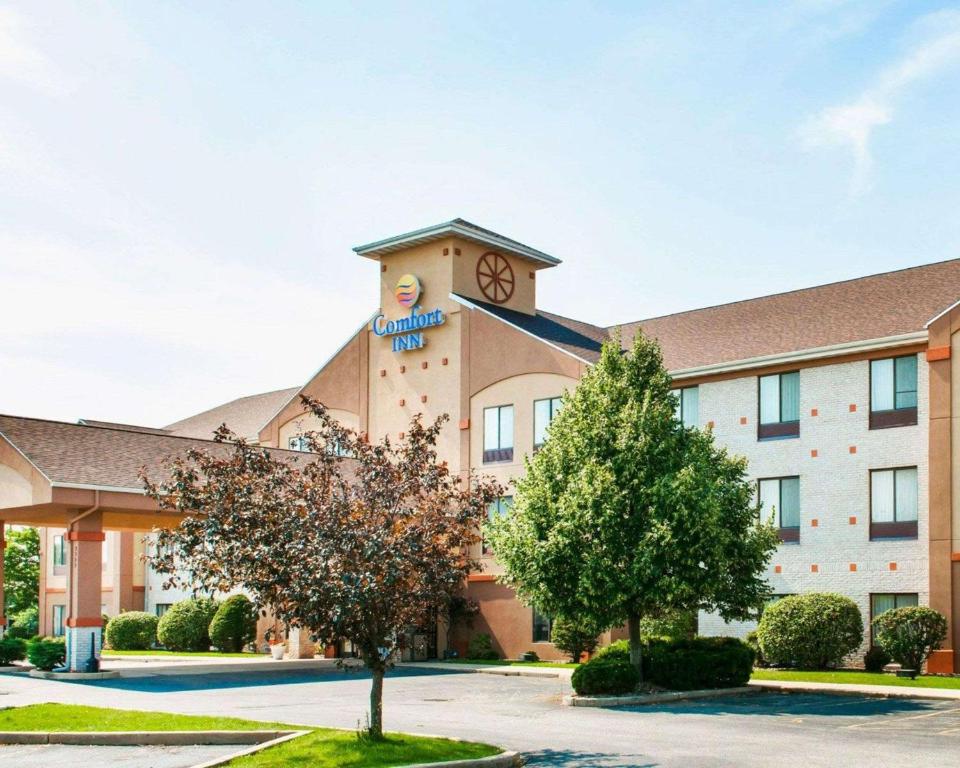 Comfort Inn Goshen - main image