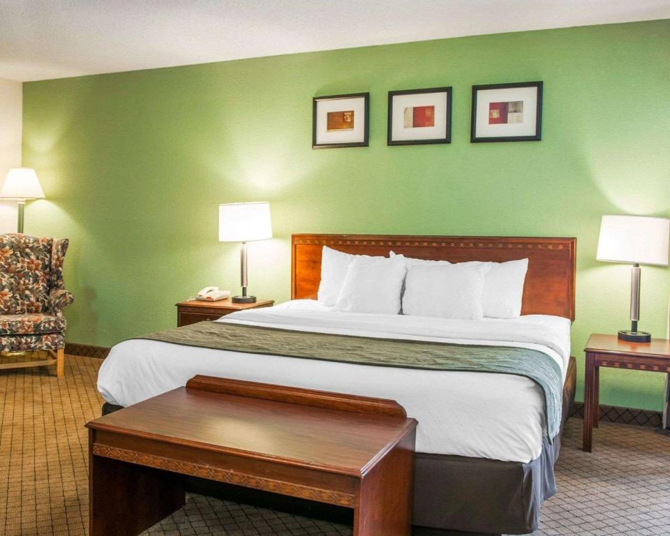 Comfort Inn Goshen - image 2