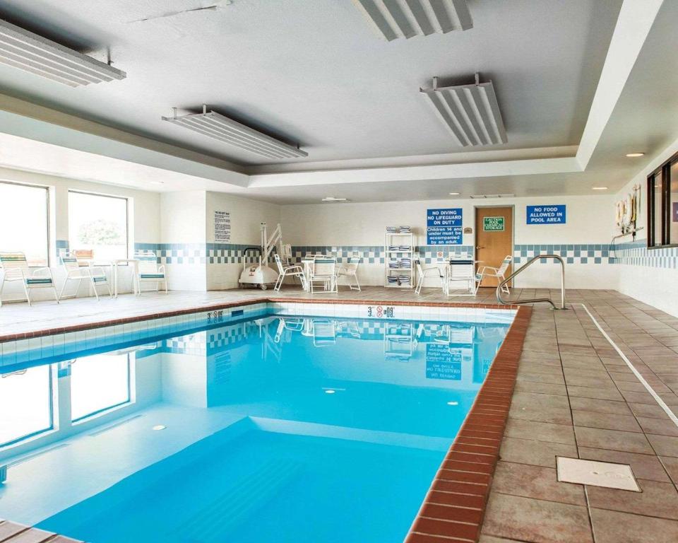 Comfort Inn Goshen - image 5