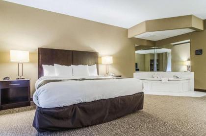 Quality Suites Graham - image 15