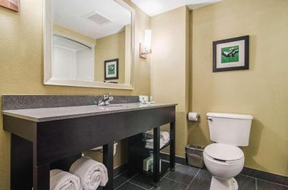 Quality Suites Graham - image 2