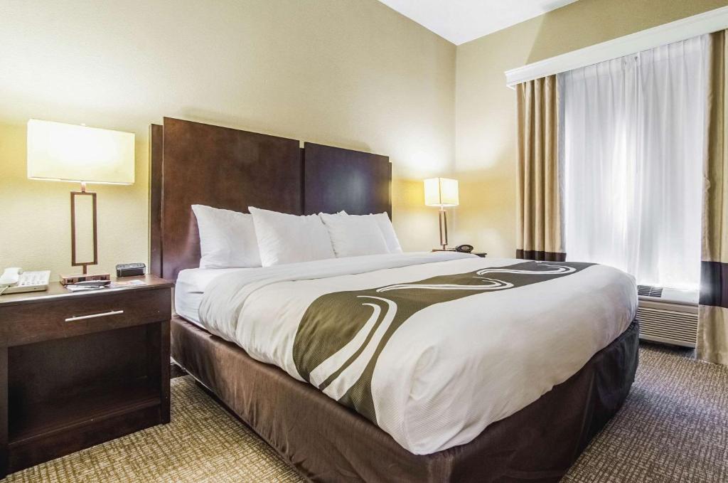 Quality Suites Graham - image 3