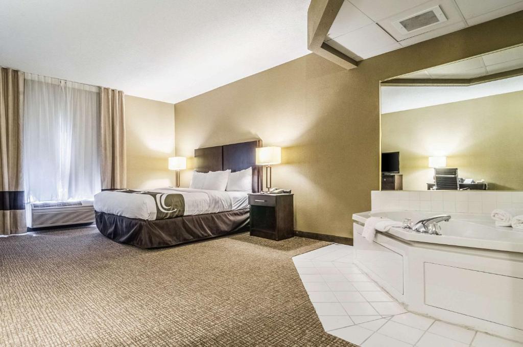 Quality Suites Graham - image 4