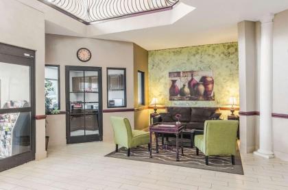 Quality Suites Graham - image 7
