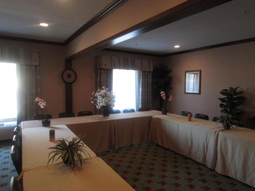 Best Western Granbury Inn and Suites - image 4