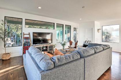 Modern Lakeview Hilltop Retreat Residence! - image 3