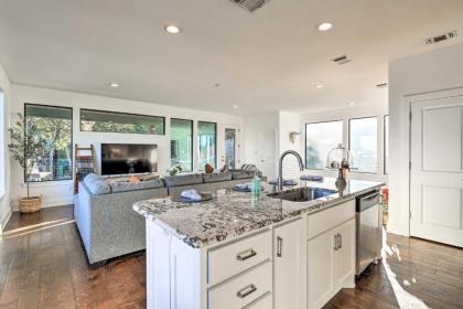 Modern Lakeview Hilltop Retreat Residence! - image 9