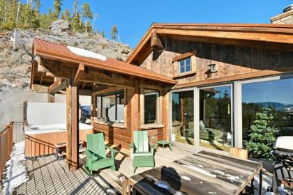 Cliff Side Luxury Chalet With Hot Tub & Incredible Views - FREE Activities & Equipment Rentals Daily - image 15