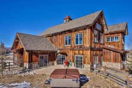Saddle Ridge Lodge