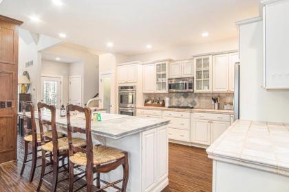 Putter's Pool House - image 11