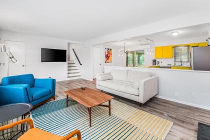 The Sunset House - image 8