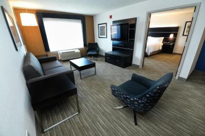 Holiday Inn Express Hotel & Suites Grand Forks an IHG Hotel - image 11
