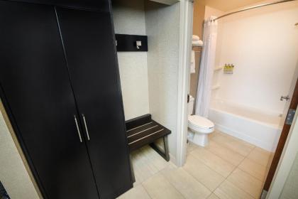 Holiday Inn Express Hotel & Suites Grand Forks an IHG Hotel - image 14