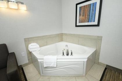 Holiday Inn Express Hotel & Suites Grand Forks an IHG Hotel - image 16
