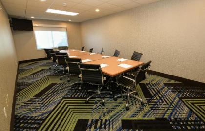 Holiday Inn Express Hotel & Suites Grand Forks an IHG Hotel - image 17