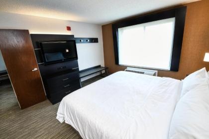 Holiday Inn Express Hotel & Suites Grand Forks an IHG Hotel - image 19
