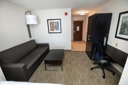 Holiday Inn Express Hotel & Suites Grand Forks an IHG Hotel - image 5