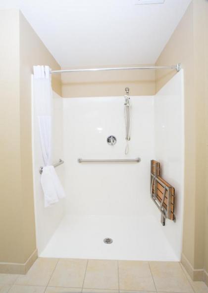 Country Inn & Suites by Radisson Grand Forks ND - image 4