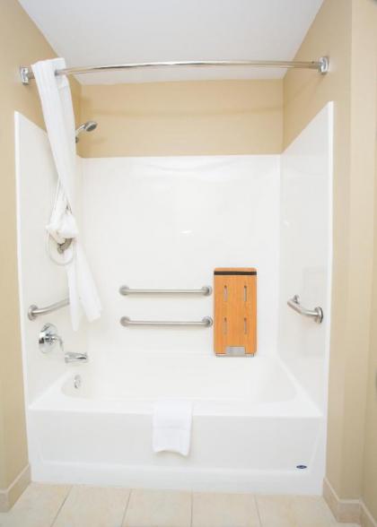 Country Inn & Suites by Radisson Grand Forks ND - image 5
