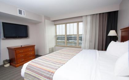 Country Inn & Suites by Radisson Grand Forks ND - image 7